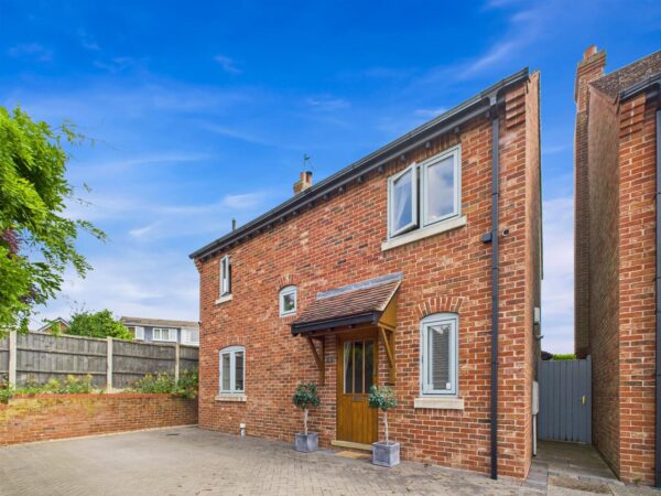 Emmerson Court, Long Street, Belton, LE12 9TP