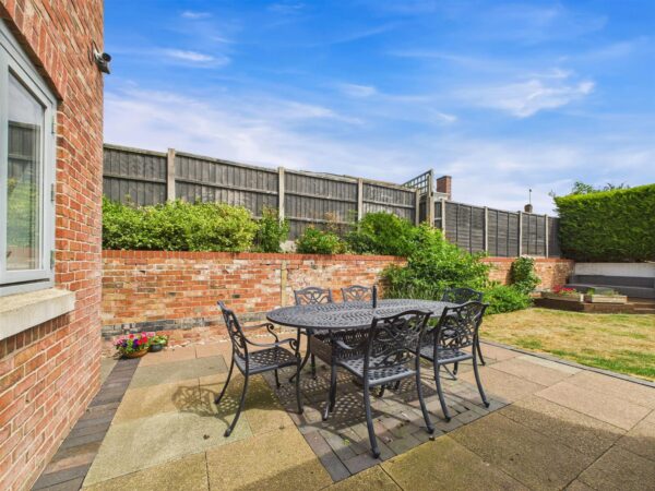 Emmerson Court, Long Street, Belton, LE12 9TP