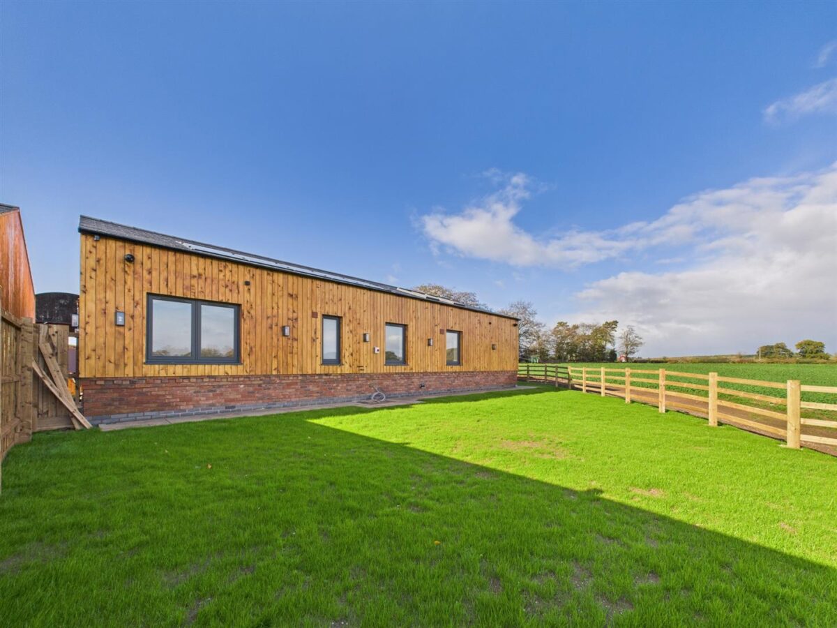 Acresford Road, Netherseal, DE12 8DT