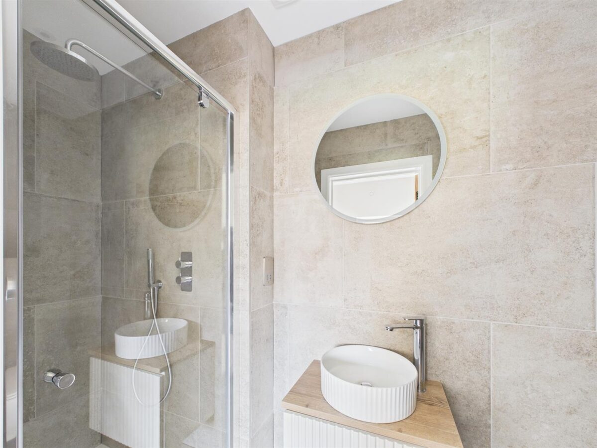 Acresford Road, Netherseal, DE12 8DT