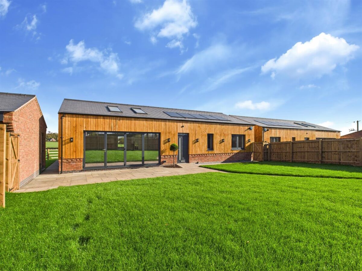 Acresford Road, Netherseal, DE12 8DT