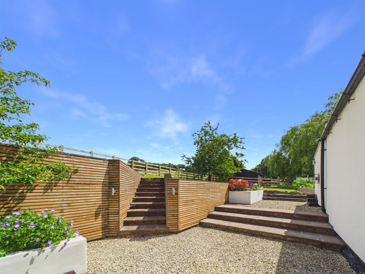 Valley View, Ticknall Road, Hartshorne, DE11 7BF