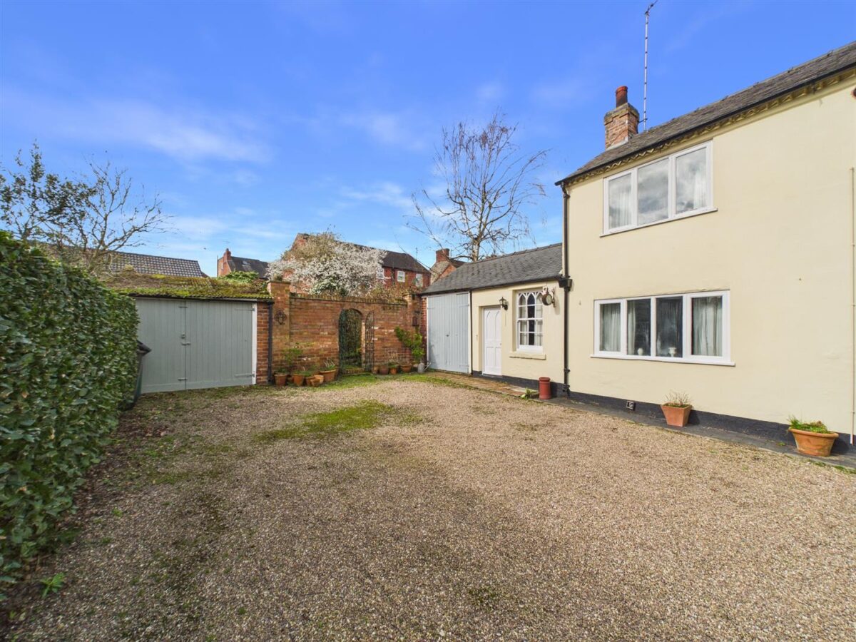 Warwick House, Derby Road, Melbourne, DE73 8FE