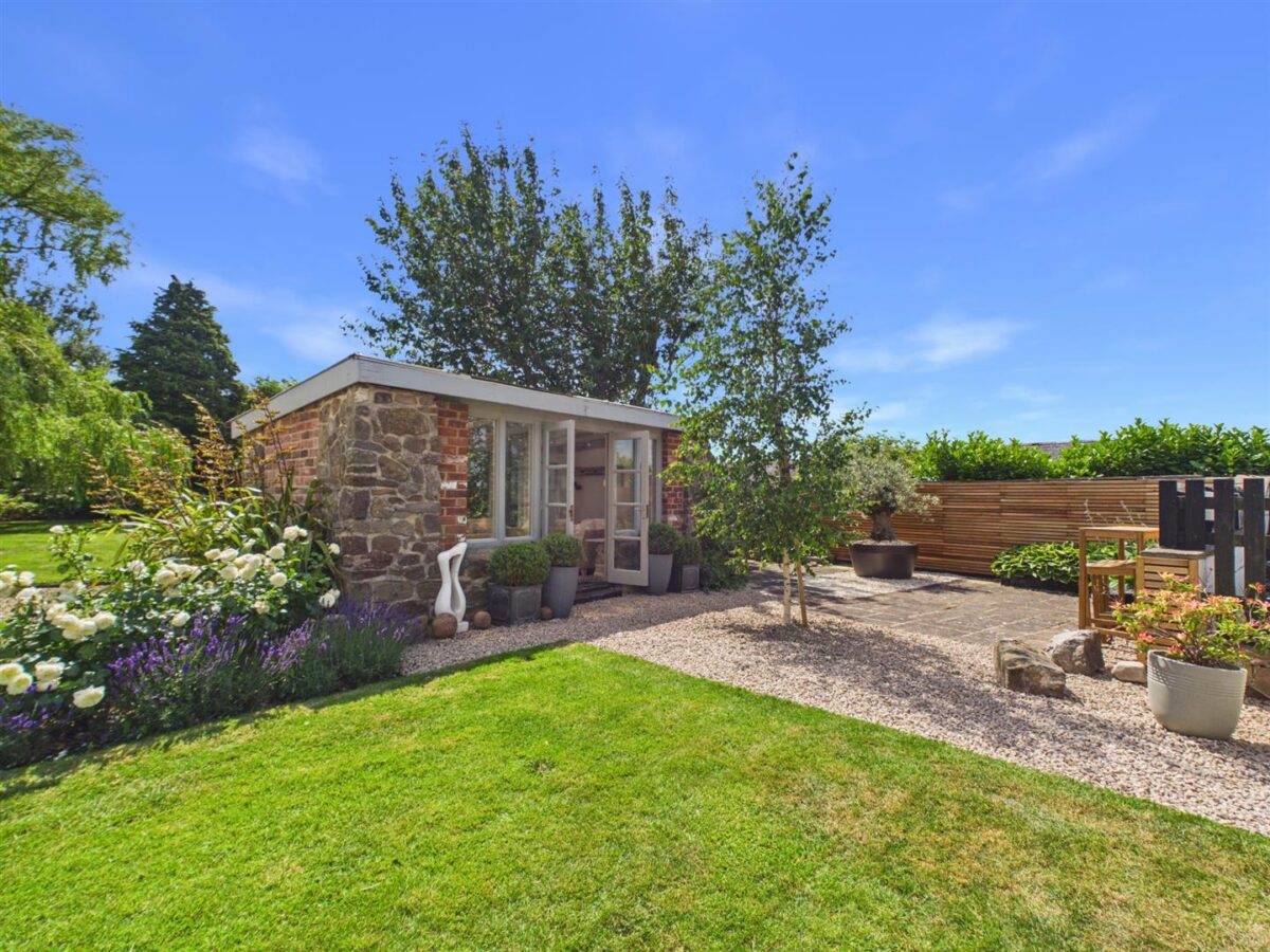 Valley View, Ticknall Road, Hartshorne, DE11 7BF