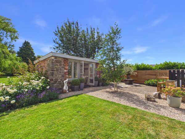 Valley View, Ticknall Road, Hartshorne, DE11 7BF