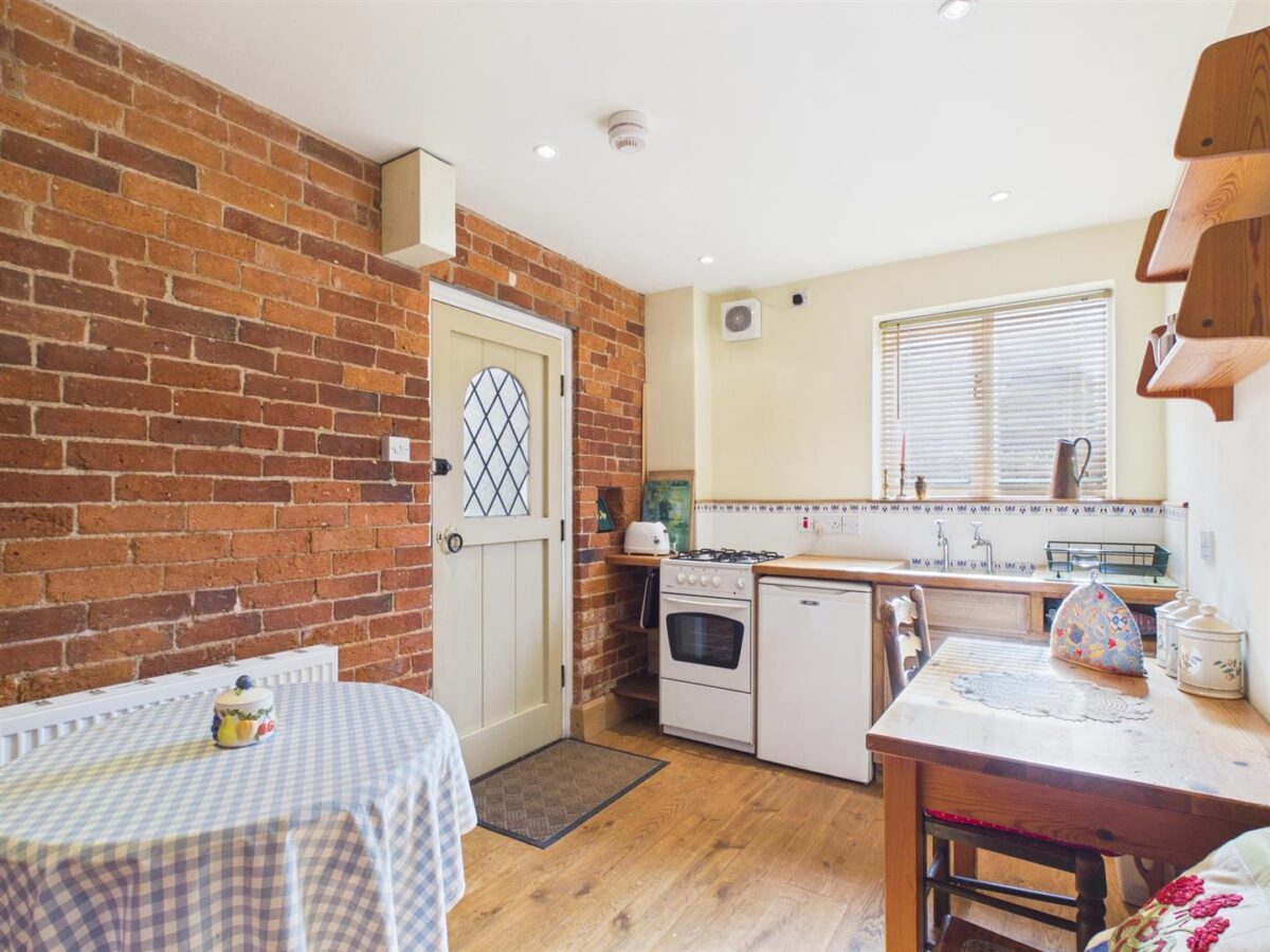 Warwick House, Derby Road, Melbourne, DE73 8FE