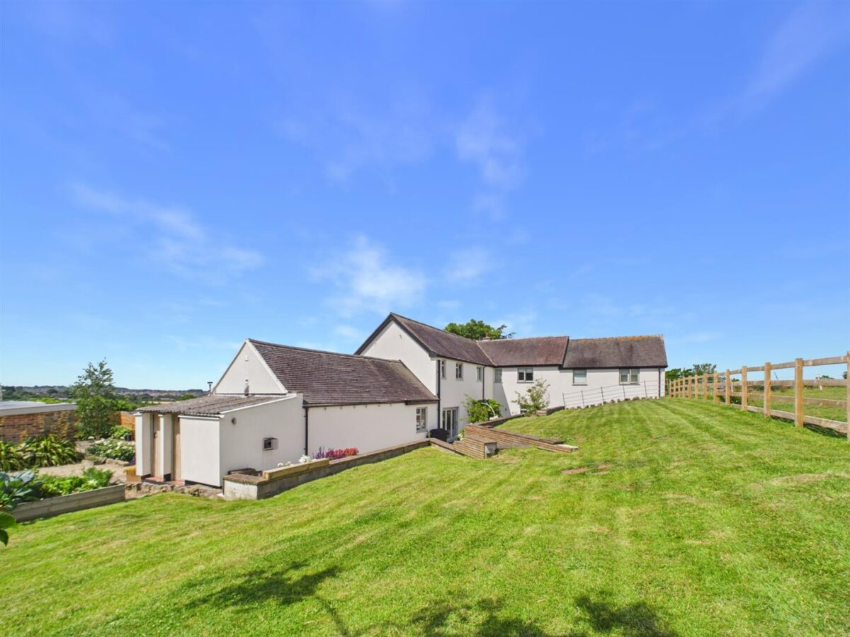 Valley View, Ticknall Road, Hartshorne, DE11 7BF