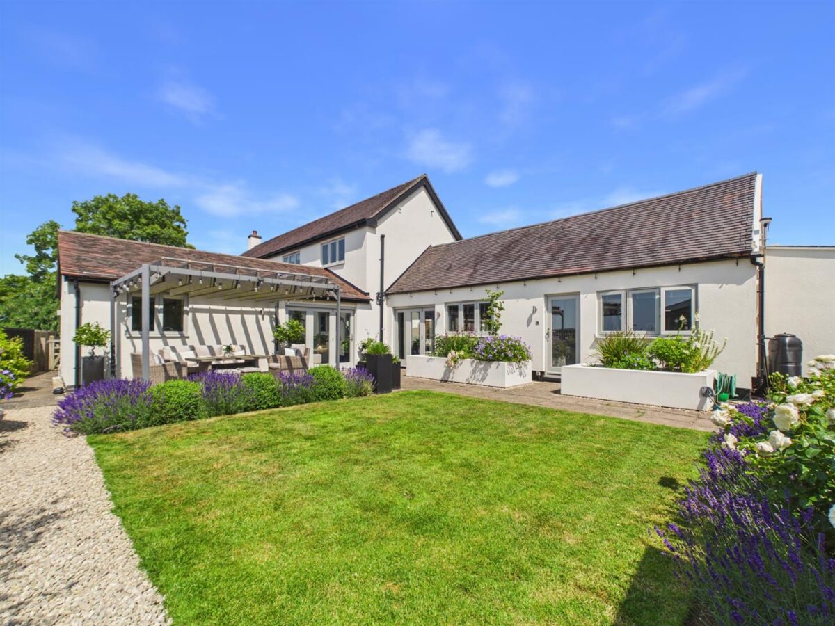 Valley View, Ticknall Road, Hartshorne, DE11 7BF