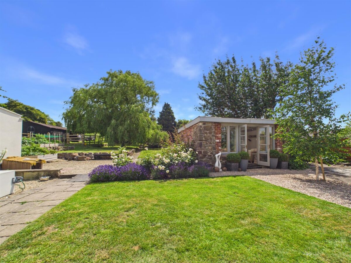 Valley View, Ticknall Road, Hartshorne, DE11 7BF