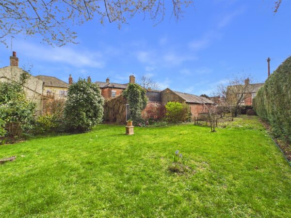 Warwick House, Derby Road, Melbourne, DE73 8FE