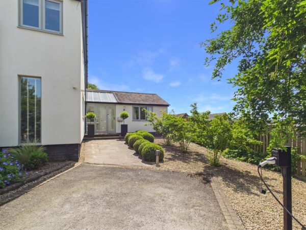 Valley View, Ticknall Road, Hartshorne, DE11 7BF