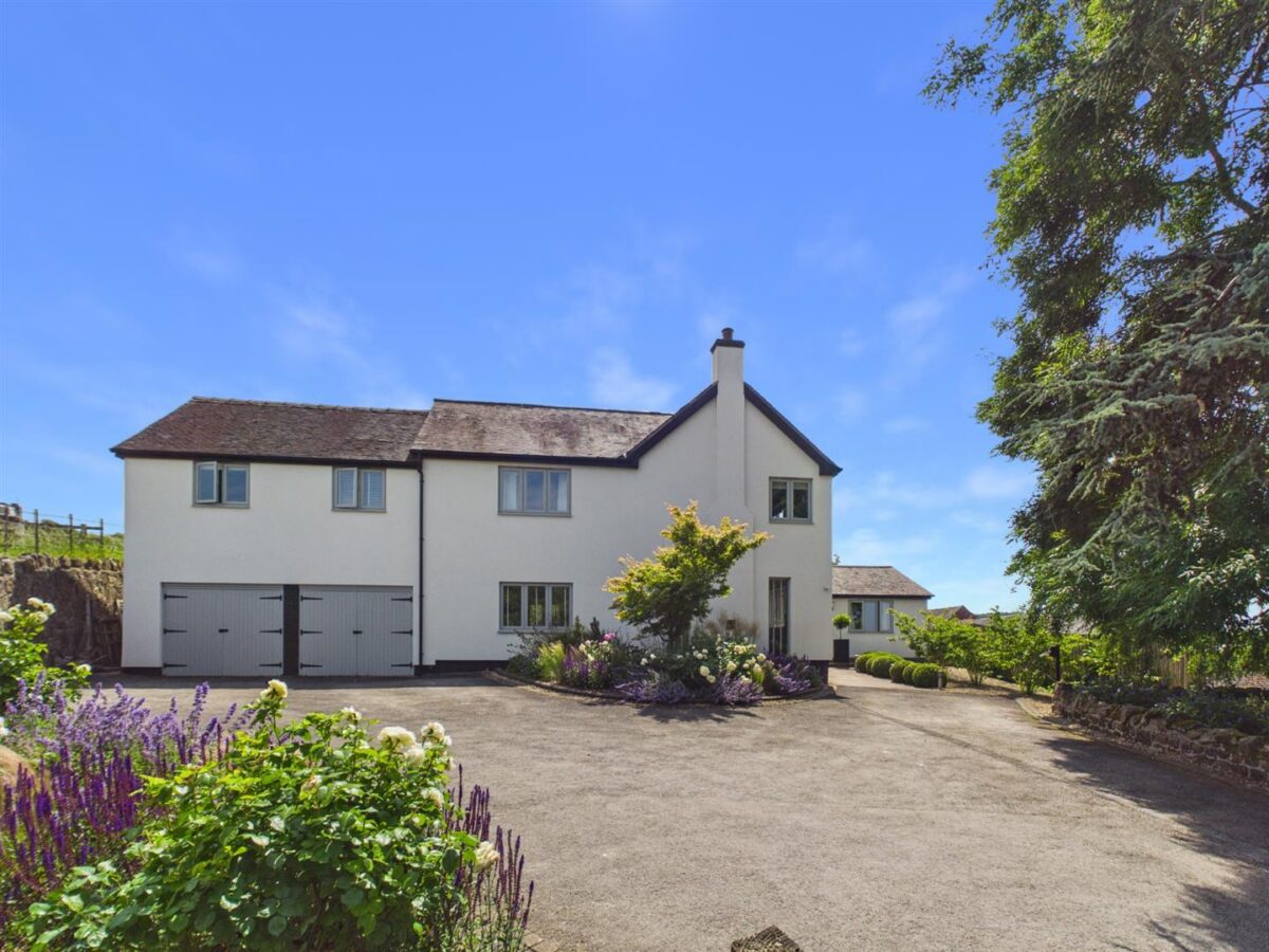 Valley View, Ticknall Road, Hartshorne, DE11 7BF