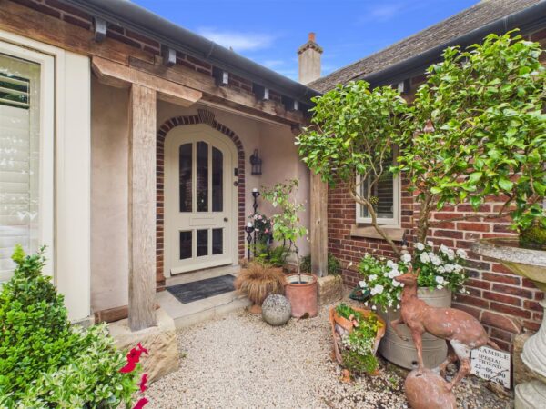 Long Street, Belton, LE12 9TP