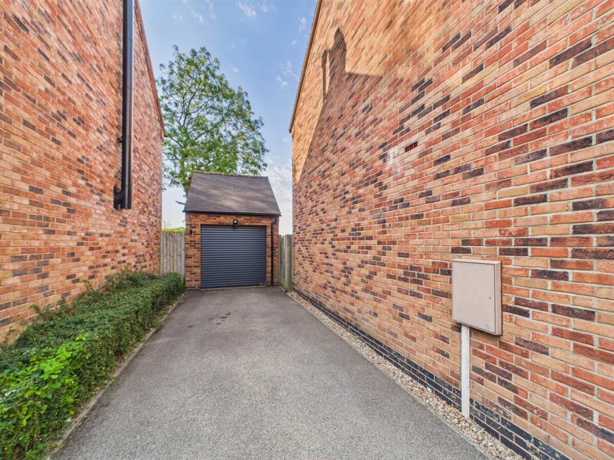 Adams Close, Hartshorne, DE11 7BL