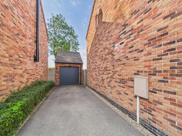 Adams Close, Hartshorne, DE11 7BL