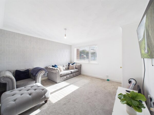 Gladstone Close, Chellaston, DE73 6RR
