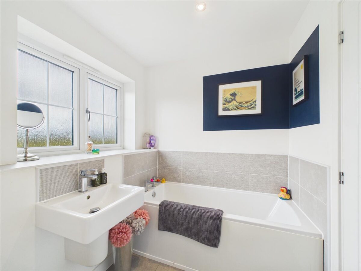 Ayrton Drive, Castle Donington, DE74 2BE