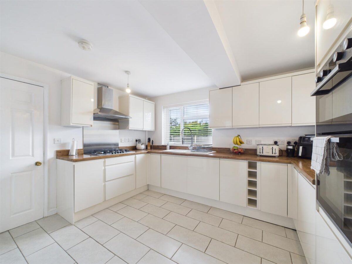 Gladstone Close, Chellaston, DE73 6RR