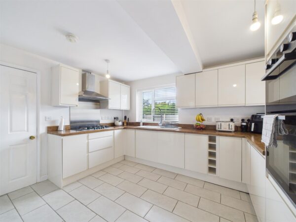 Gladstone Close, Chellaston, DE73 6RR