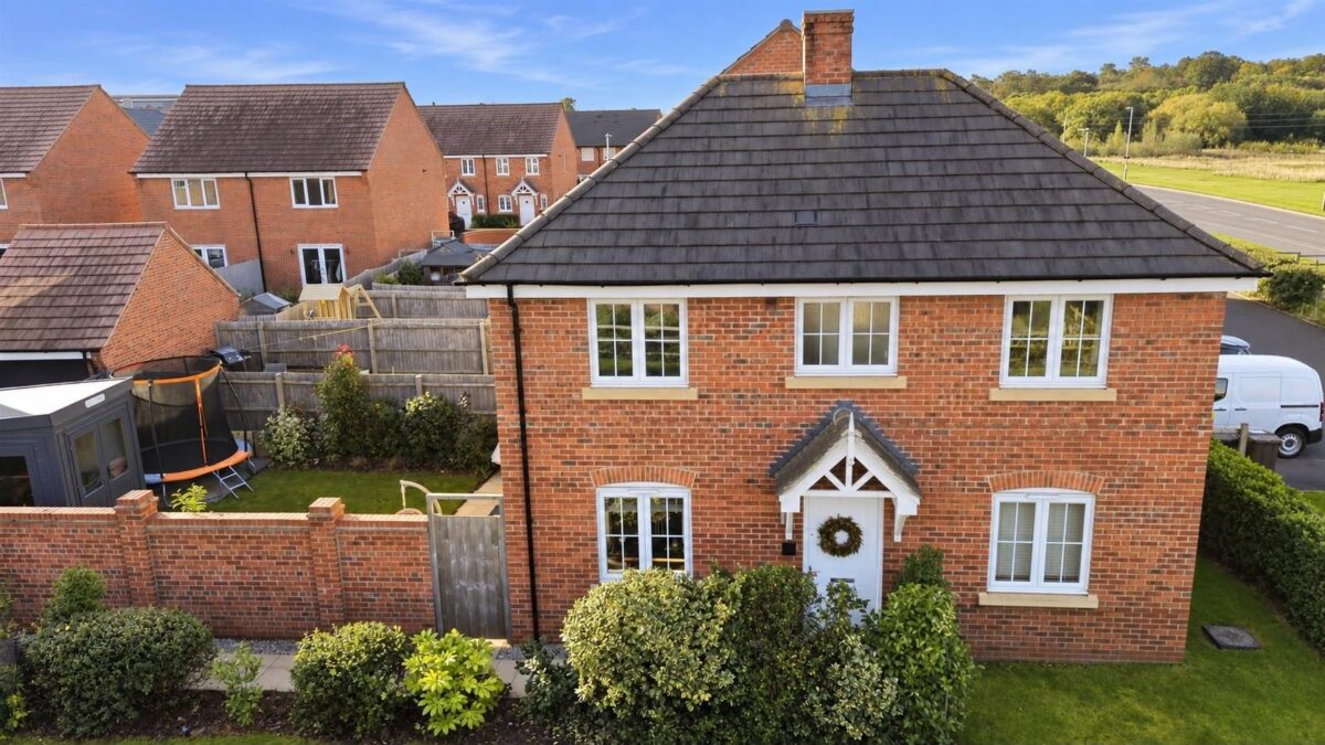 Ayrton Drive, Castle Donington, DE74 2BE